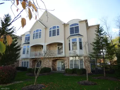 204 Turlington Ct, Livingston, NJ 07039