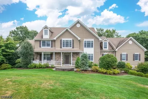 9 San Filippo Way, Kinnelon, NJ 07405