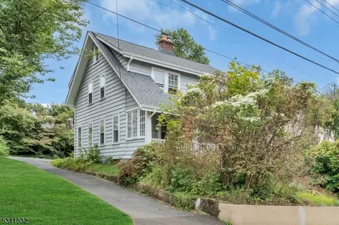 18 New St, Dover, NJ 07801