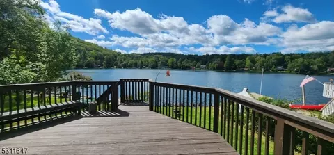 24 Lakeside Dr, Sussex, NJ 07461