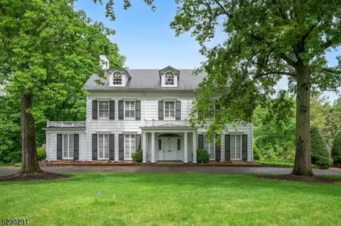 163 Oakwood Dr, New Providence, NJ 07974