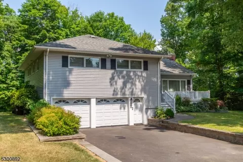 105 Up High Crest Rd, West Milford Twp, NJ 07480