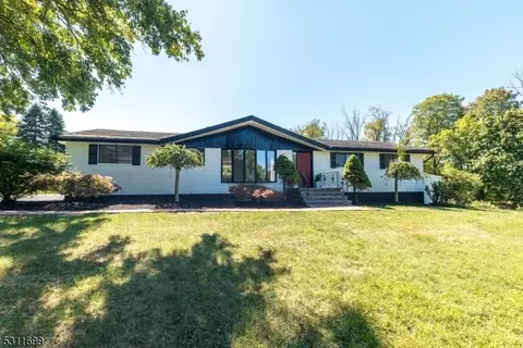 6 Rolling Hill Ln, Milford, NJ 08848