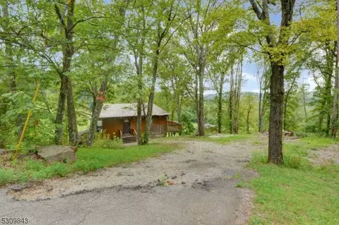 10 Alpine Trl, Vernon, NJ 07462