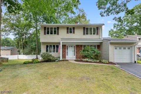 53 Deer Path Dr, Mount Olive, NJ 07836
