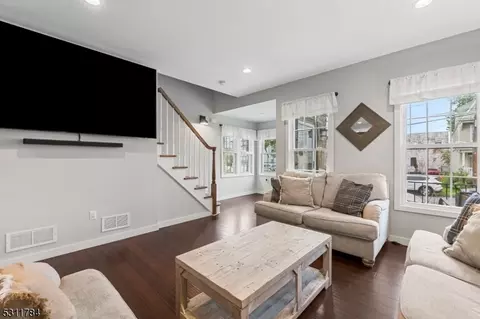 695 Devon St, Kearny, NJ 07032 photo 8