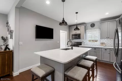 695 Devon St, Kearny, NJ 07032 photo 13