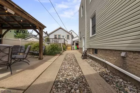 695 Devon St, Kearny, NJ 07032 photo 32
