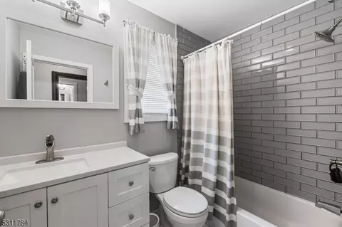 695 Devon St, Kearny, NJ 07032 photo 31
