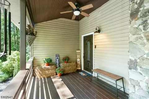 11 Hirams Grove Rd, Sandyston, NJ 07826