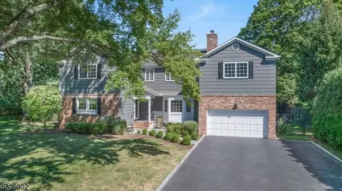 4 Thomas Ct, Westfield, NJ 07090