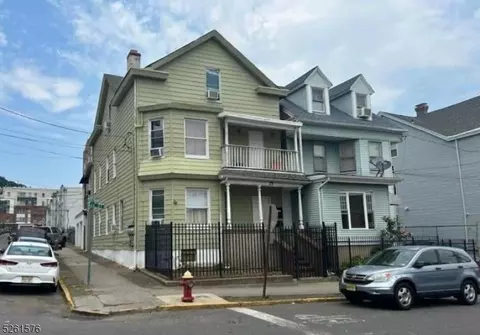 15 Leslie St, Paterson, NJ 07503