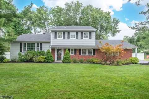 3 Oxford Dr, East Hanover, NJ 07936