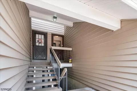132 Overlook Dr, Clinton, NJ 08809