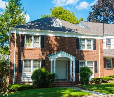 17 Elmwood Ter, Elmwood Park, NJ 07407