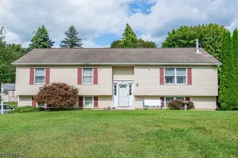 3 Thornlot Rd, Vernon Twp, NJ 07460