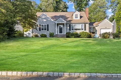 258 Bridle Path, Mountainside, NJ 07092