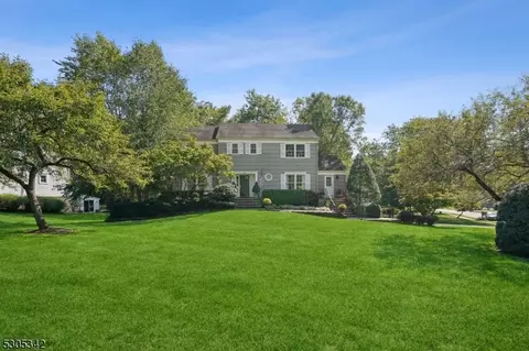 19 Beech Ct, Chatham Twp, NJ 07928