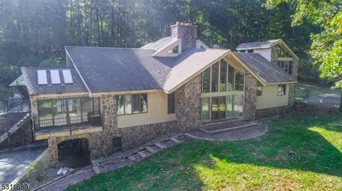 10 Lawrence Rd, Randolph, NJ 07869