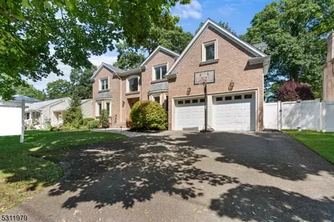 205 Homestead Rd, Paramus, NJ 07652 photo 2