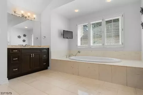 205 Homestead Rd, Paramus, NJ 07652 photo 19