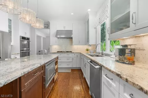 205 Homestead Rd, Paramus, NJ 07652 photo 5