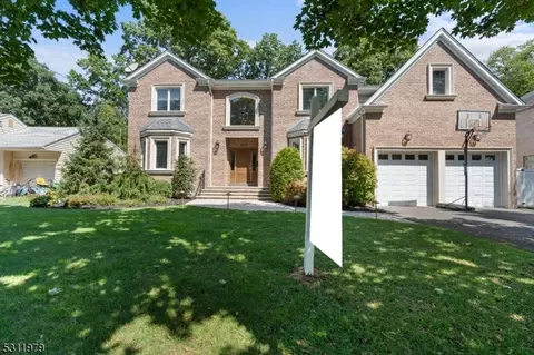 205 Homestead Rd, Paramus, NJ 07652