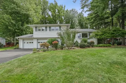748 Tamaques Way, Westfield, NJ 07090