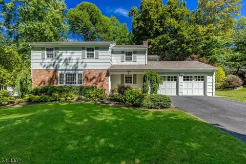 186 Wentworth Dr, Berkeley Heights, NJ 07922
