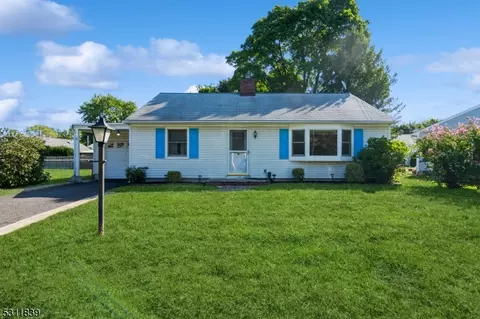 30 Lynn Ave, Middlesex, NJ 08846 photo 5