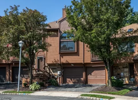 8 Powderhorn Dr, Rockaway, NJ 07866