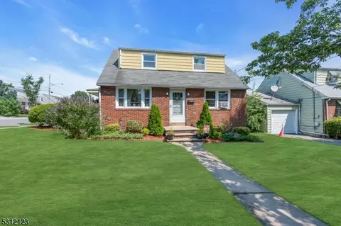 242 Pandolfi Ave, Secaucus, NJ 07094