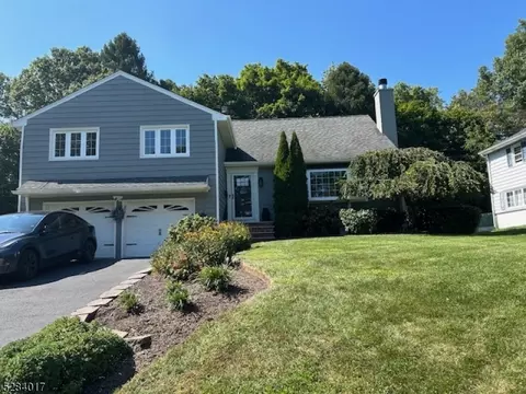 53 Eastbrook Ter, Livingston, NJ 07039