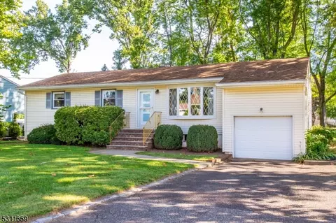 6 Bates Dr, Fairfield, NJ 07004