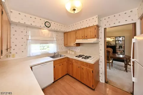 350 Forest Ave, Paramus, NJ 07652 photo 11