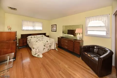 350 Forest Ave, Paramus, NJ 07652 photo 18
