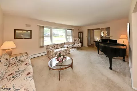 350 Forest Ave, Paramus, NJ 07652 photo 8