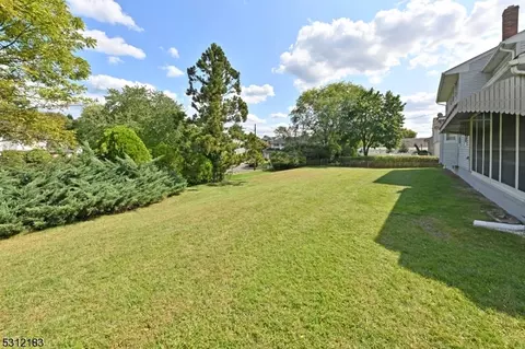 350 Forest Ave, Paramus, NJ 07652 photo 25