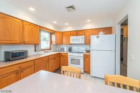 2 Dickens Pl # B, Wanaque Boro, NJ 07420 photo 3