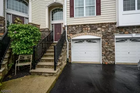 33 Daly Ct, Old Bridge, NJ 08857