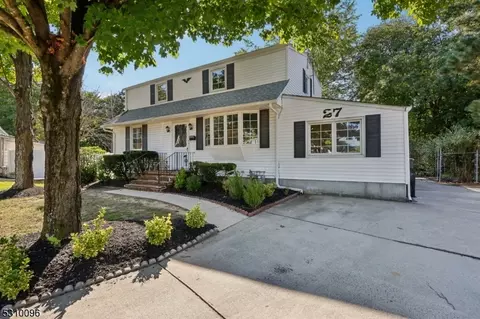 27 Culver Ct, Old Bridge, NJ 08857