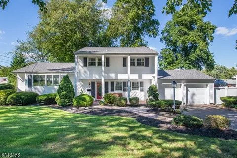 11 Queen St, Parsippany-troy Hills Twp, NJ 07054