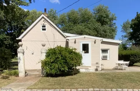 23 Waldorf St, Franklin Twp, NJ 08873