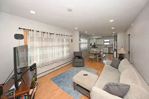 299 Union St, Lodi, NJ 07644