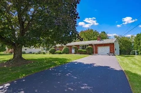 961 Strykers Rd, Phillipsburg, NJ 08865