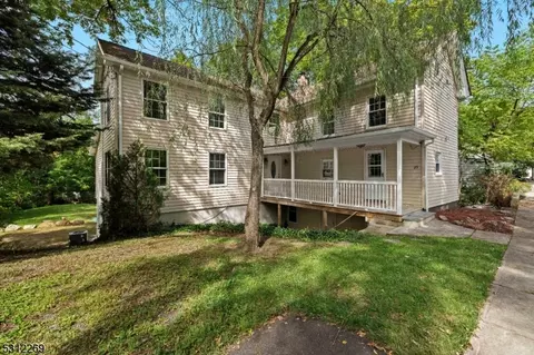 25 Bowlby St, Hampton, NJ 08827