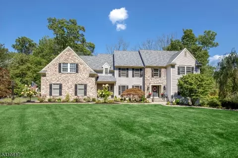 5 Runyan Pl, Chester Twp, NJ 07930
