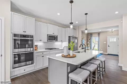 50 Owen Ct, Somerset, NJ 08873