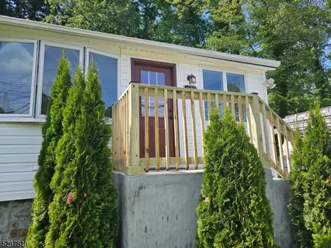 632 Lake Shore Dr, West Milford Twp, NJ 07421