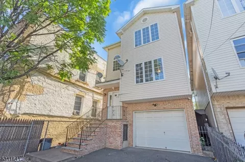478 S 17th St #2, Newark, NJ 07103